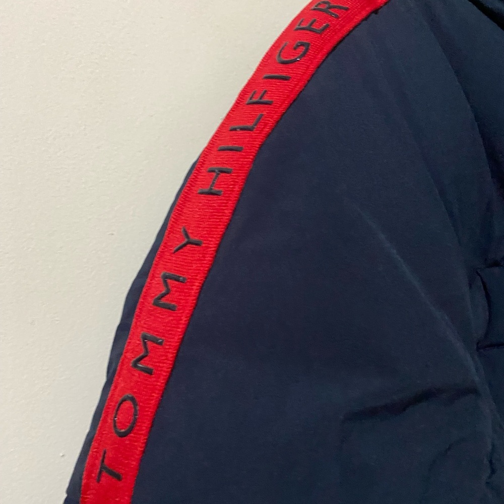Tommy Hilfiger Women’s Red Packable Lightweight Hooded Puffer Jacket - Picture 4 of 13